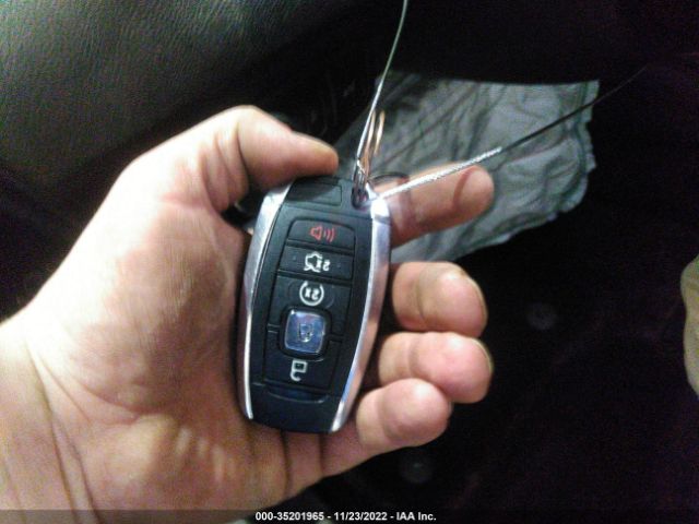 5LMCJ1C95HUL33883 Lincoln Mkc Premiere