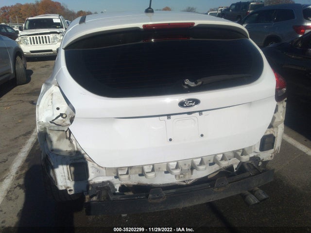 2016 Ford Focus, VIN: 1FADP3KE4GL407230