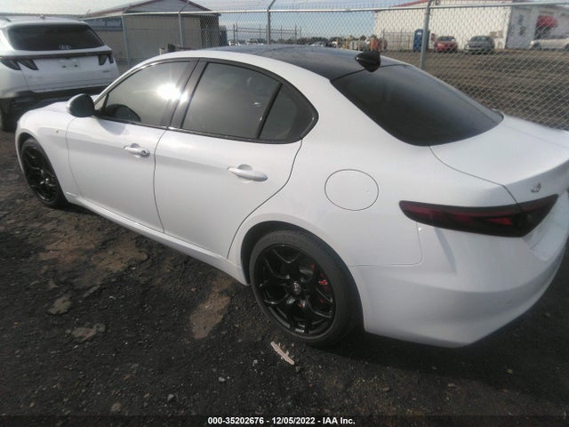 2022 Alfa Romeo Giulia, VIN: ZARFANBN2N7663491