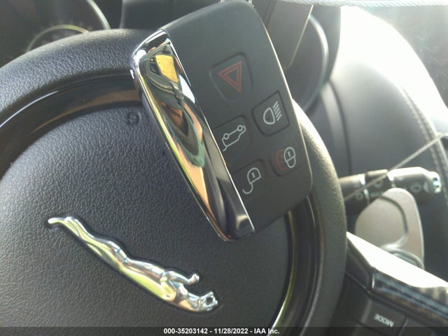2017 Jaguar F-TYPE, VIN: SAJWJ6DL7HMK36052
