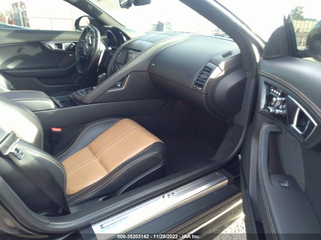 2017 Jaguar F-TYPE, VIN: SAJWJ6DL7HMK36052