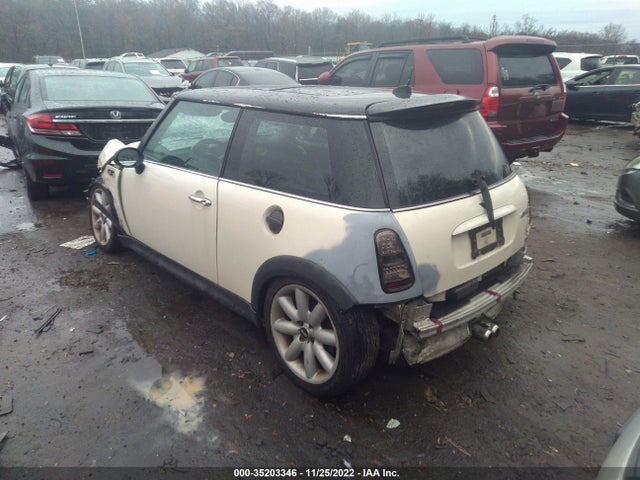 2006 MINI COOPER S WMWRE33546TN25469 Photo 2
