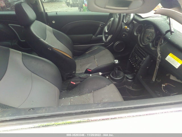 2006 MINI COOPER S WMWRE33546TN25469 Photo 4