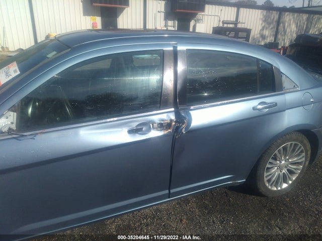 Chrysler 200 2011 1C3BC2FG4BN571680 Image 6