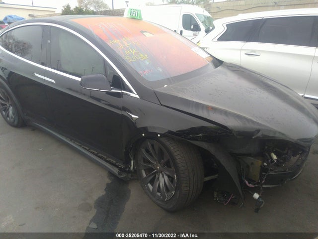 2018 Tesla Model X, VIN: 5YJXCBE25JF110511