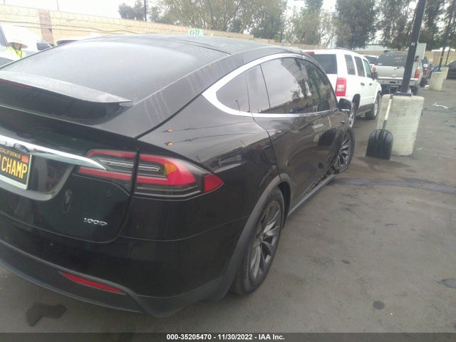 2018 Tesla Model X, VIN: 5YJXCBE25JF110511