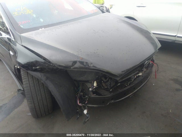 2018 Tesla Model X, VIN: 5YJXCBE25JF110511
