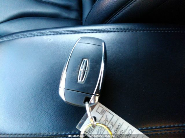 5LMCJ1C93JUL22354 Lincoln Mkc Premiere