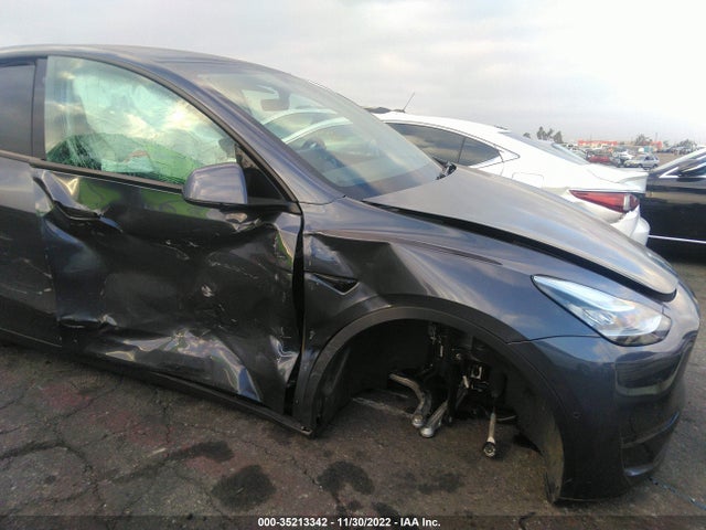 2022 Tesla Model Y, VIN: 7SAYGDEE4NF353492