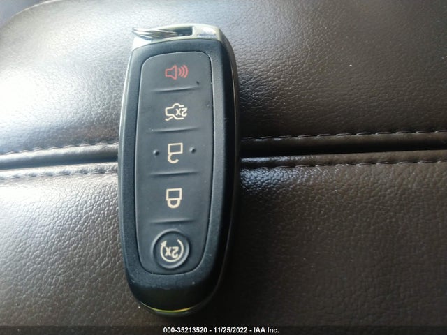 Lincoln MKT 2013 2LMHJ5ATXDBL55445 Image 3