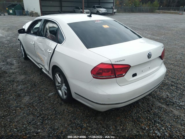 1VWBS7A33FC044454 Volkswagen Passat 1.8t Se W/sunroof & Nav