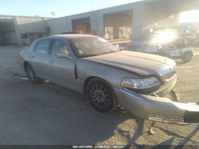 Lincoln Town Car Signature 2006 1LNHM81V36Y651189 головне зображення