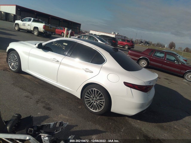 2017 Alfa Romeo Giulia, VIN: ZARFAEEN9H7555076