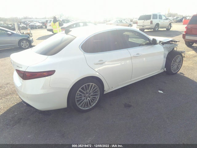 2017 Alfa Romeo Giulia, VIN: ZARFAEEN9H7555076