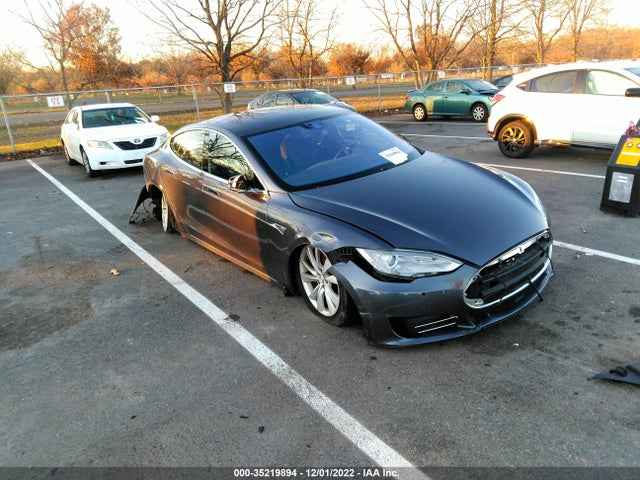 2016 Tesla Model S, VIN: 5YJSA1E28GF129590