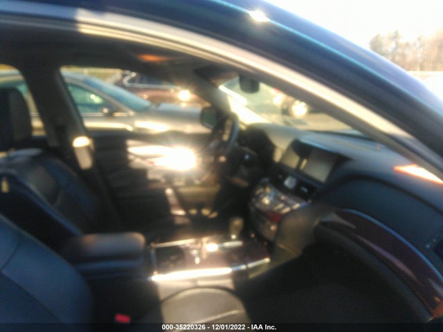 2017 Infiniti Q70, VIN: JN1BY1PRXHM210575
