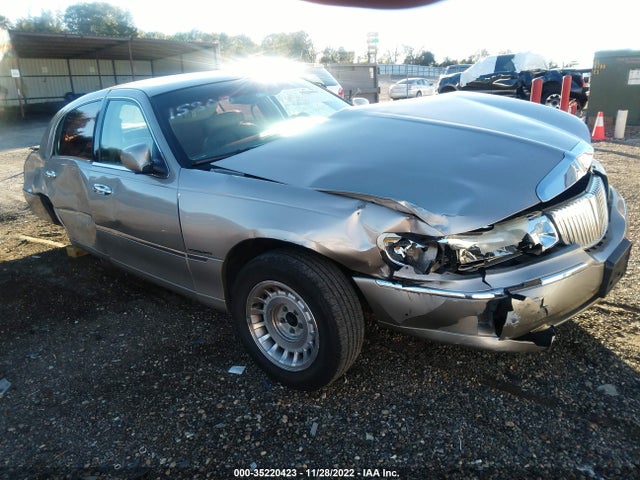 Lincoln Town Car Executive 2002 1LNHM81W02Y670270 главное изображение