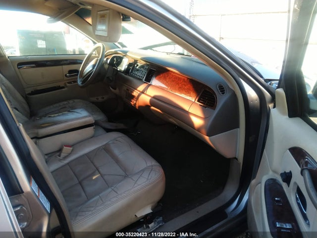 Lincoln Town Car Executive 2002 1LNHM81W02Y670270 Image 5