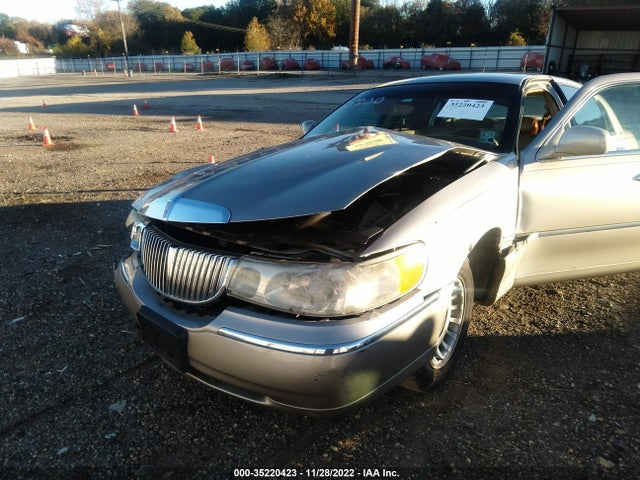 Lincoln Town Car Executive 2002 1LNHM81W02Y670270 Image 6