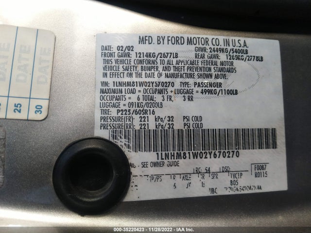 Lincoln Town Car Executive 2002 1LNHM81W02Y670270 Image 9
