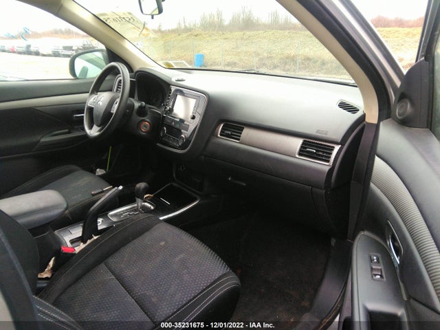 JA4AZ3A35JJ006256 Mitsubishi Outlander