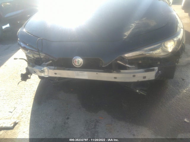 ZARFAECN8J7572105 Alfa Romeo Giulia Ti Sport