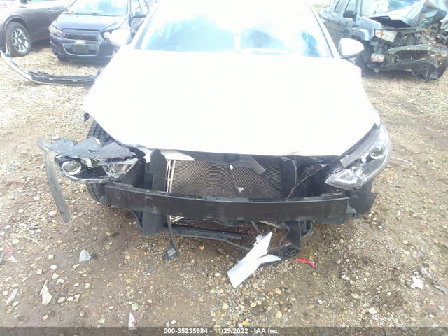 2018 HYUNDAI ELANTRA SEL VIN: 5NPD84LF4JH369238