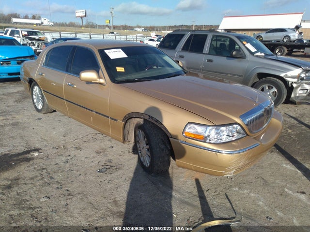 Lincoln Town Car Ultimate 2004 1LNHM83W74Y607831 головне зображення