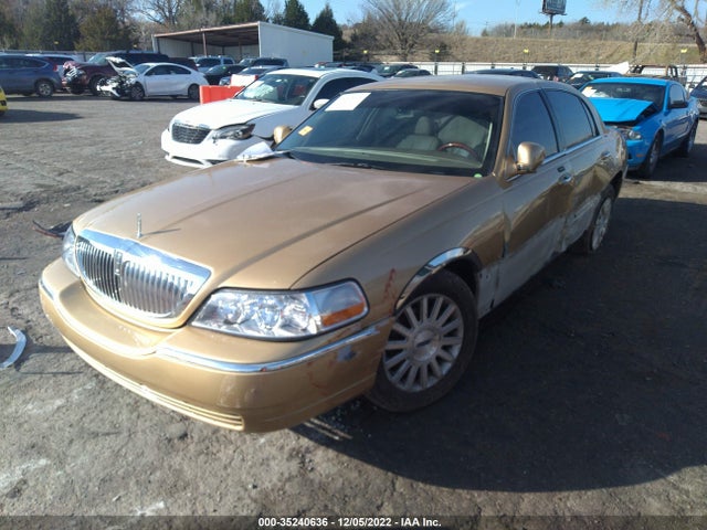 Lincoln Town Car Ultimate 2004 1LNHM83W74Y607831 Image 2