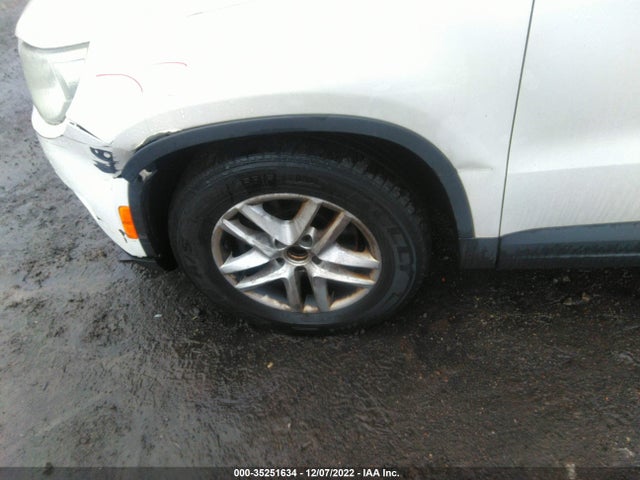 2011 VOLKSWAGEN TIGUAN S VIN: WVGAV7AX5BW530583