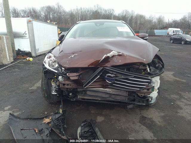 2016 Volvo XC60, VIN: YV4612RK1G2860296