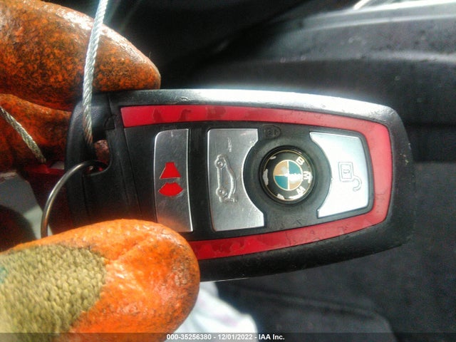 BMW 3 Series 328i 2016 WBA8E9C58GK648181 Image 3