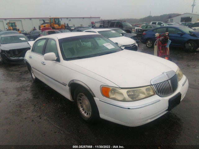 Lincoln Town Car 2001 1LNHM81W91Y700140 головне зображення