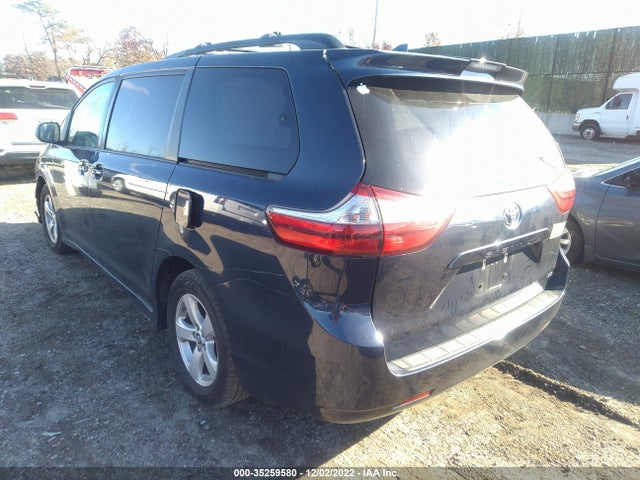 2018 Toyota Sienna, VIN: 5TDKZ3DC8JS956099
