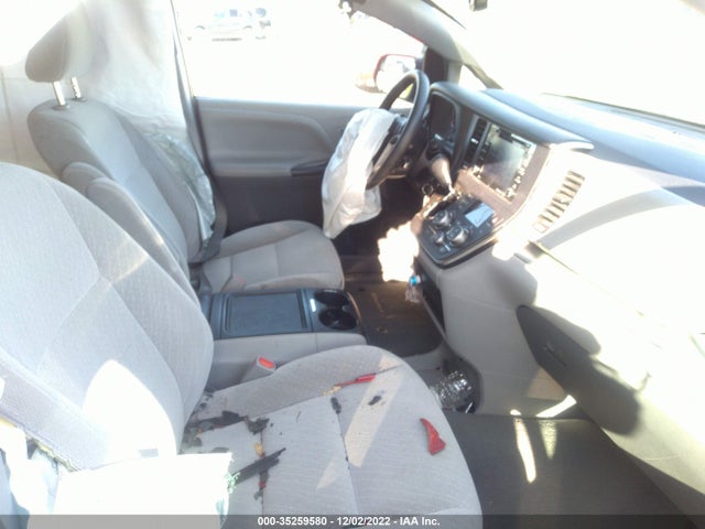 2018 Toyota Sienna, VIN: 5TDKZ3DC8JS956099