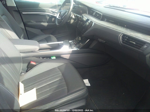2021 Audi e-tron, VIN: WA1LAAGE5MB021982