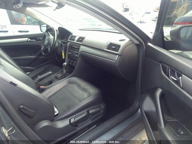 1VWAT7A36EC110003 Volkswagen Passat Wolfsburg Ed
