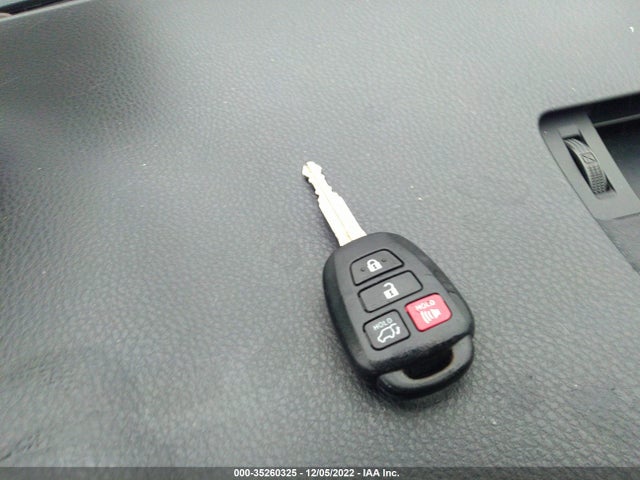 2017 TOYOTA RAV4 XLE VIN: JTMWFREV6HJ707515