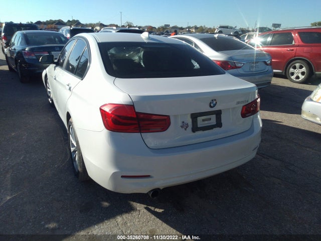 BMW 3 Series 320i 2017 WBA8A9C54HK619984 Image 4