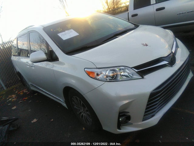 2018 Toyota Sienna, VIN: 5TDYZ3DCXJS945874