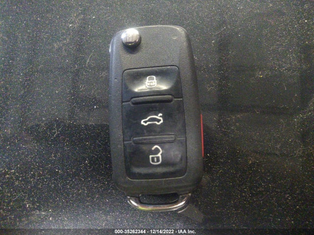 Volkswagen GTI 2010 WVWHD9AJ5AW209817 Image 3