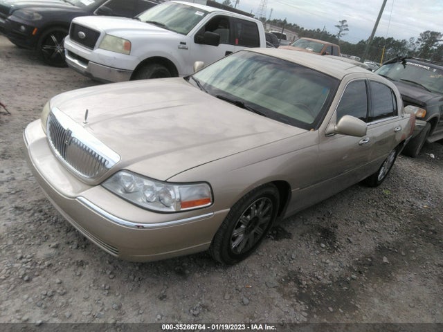 2009 LINCOLN TOWN CAR SIGNATURE LIMITED VIN: 2LNHM82V49X635568