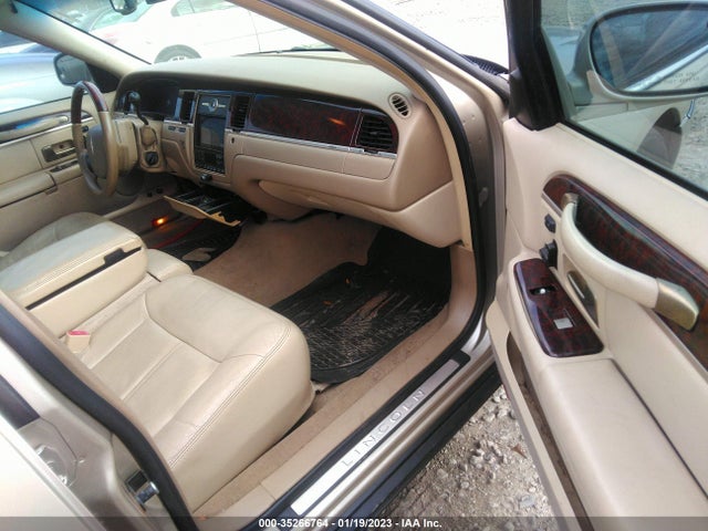 Lincoln Town Car 2009 2LNHM82V49X635568 Image 6