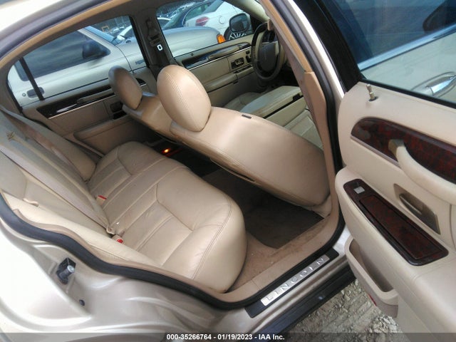 Lincoln Town Car 2009 2LNHM82V49X635568 Image 9