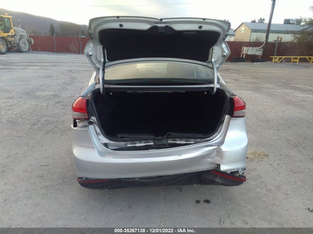 2018 Kia Forte, VIN: 3KPFL4A75JE212227