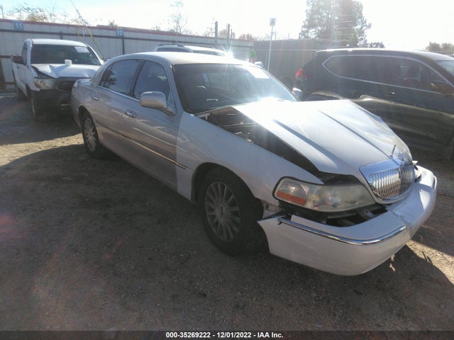 Lincoln Town Car Signature 2004 1LNHM81W64Y614272 main image