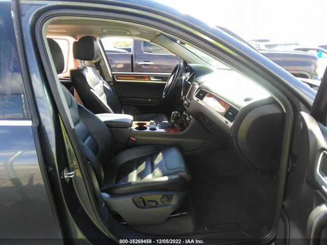 Volkswagen Touareg Lux 2011 WVGFK9BP8BD003237 Image 6