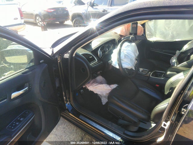 2018 Chrysler 300, VIN: 2C3CCAKGXJH268317