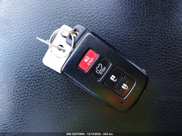 2018 Toyota RAV4, VIN: JTMRJREV6JD212229