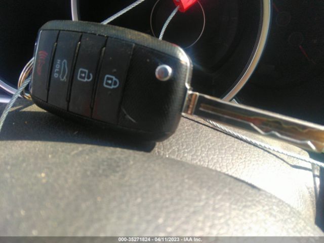 KNAGM4A78F5640214 KIA Optima Lx